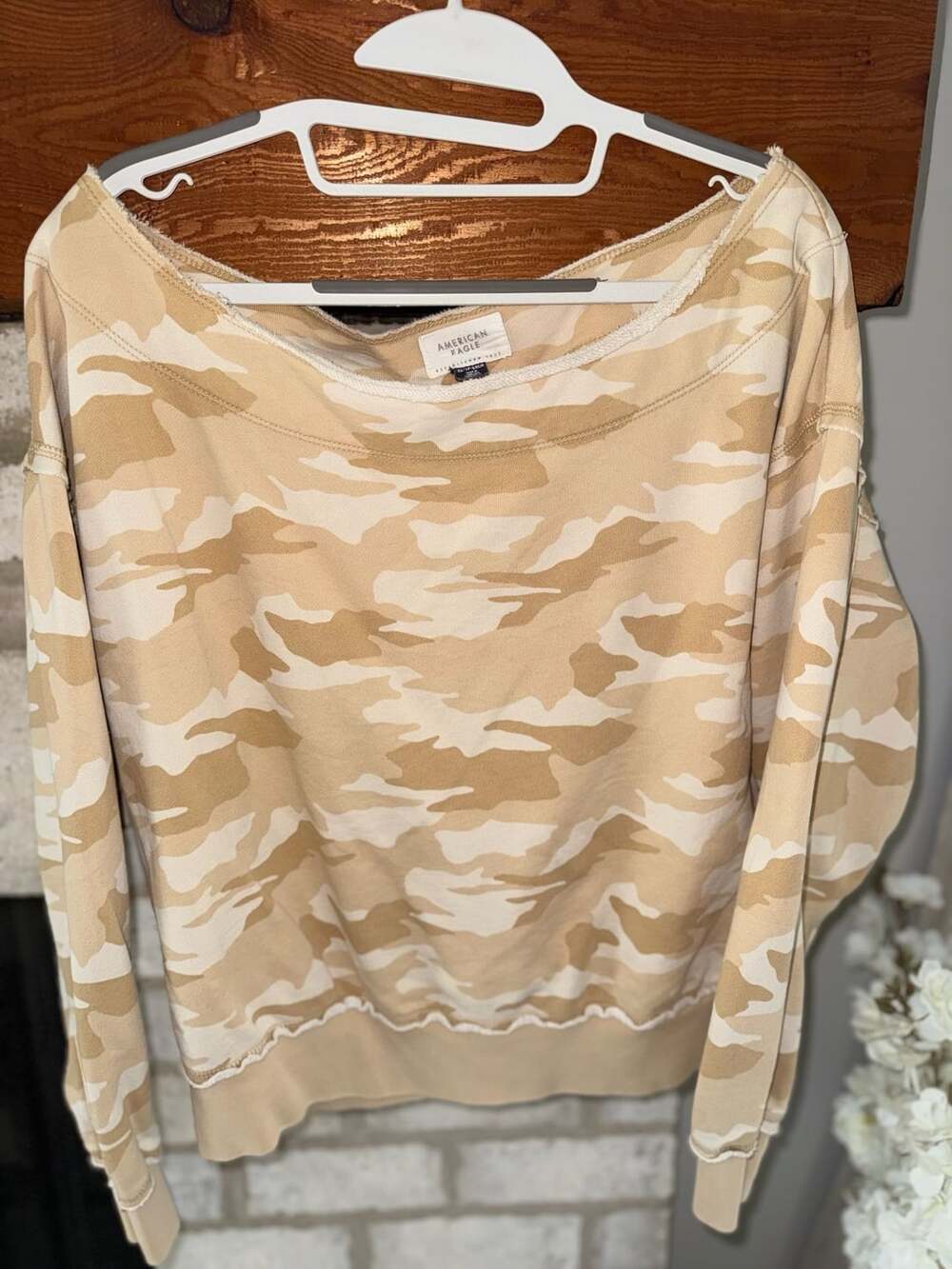 American Eagle Tan Camo Off-The-Shoulder Raw Hem Sweatshirt Size XS